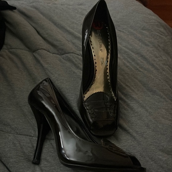 Used BCBG Chocolate brown pat-leather open-open toe - Picture 3 of 3